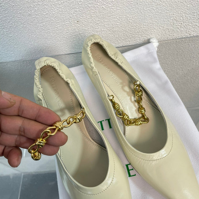 SHARP CHAIN PUMP 6 CM IN BONE WHITE CALFSKIN