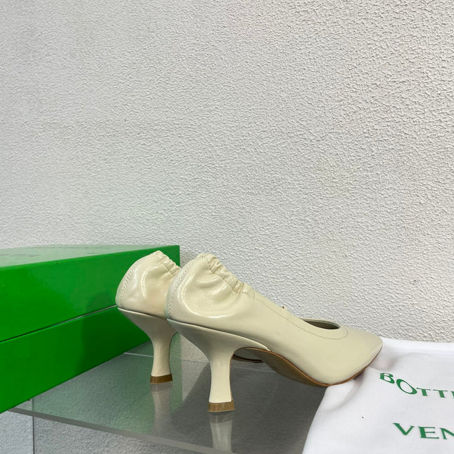 SHARP CHAIN PUMP 6 CM IN BONE WHITE CALFSKIN
