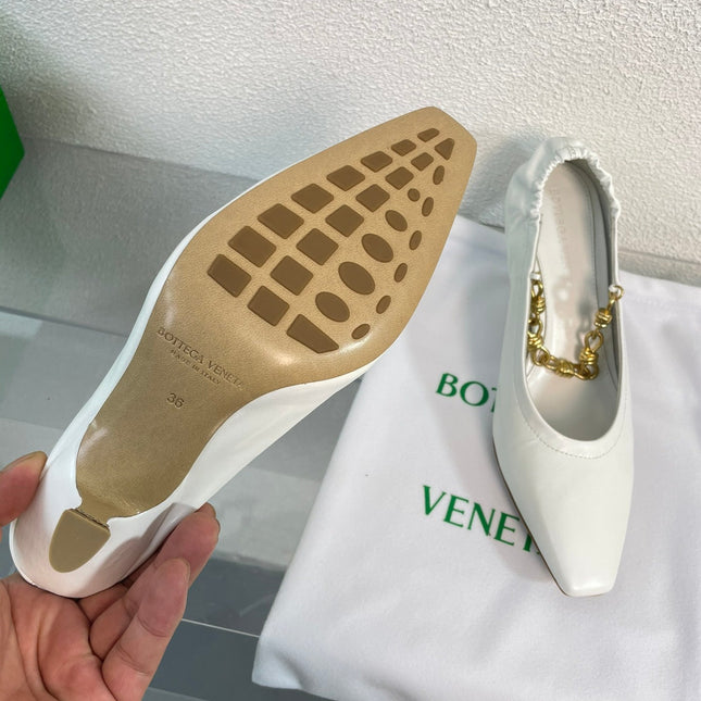 SHARP CHAIN PUMP 6 CM IN WHITE CALFSKIN