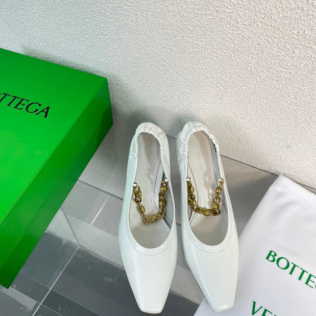 SHARP CHAIN PUMP 6 CM IN WHITE CALFSKIN