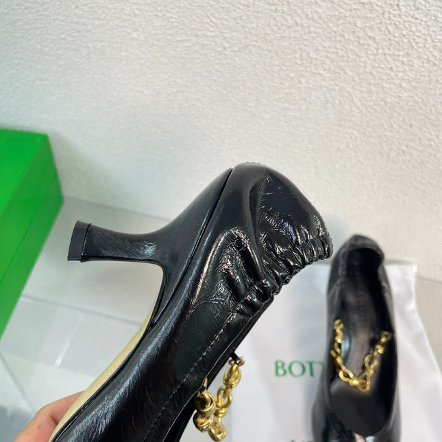 SHARP CHAIN PUMP 6 CM IN BLACK CALFSKIN