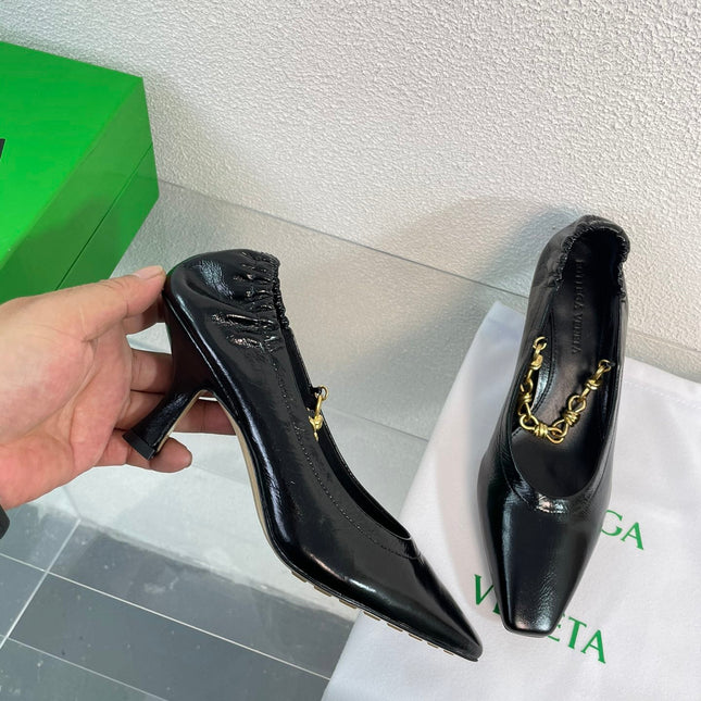 SHARP CHAIN PUMP 6 CM IN BLACK CALFSKIN