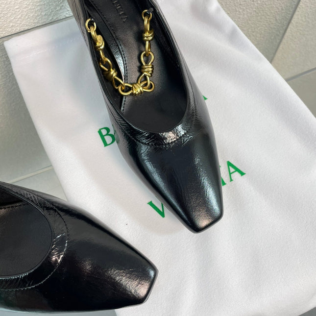 SHARP CHAIN PUMP 6 CM IN BLACK CALFSKIN