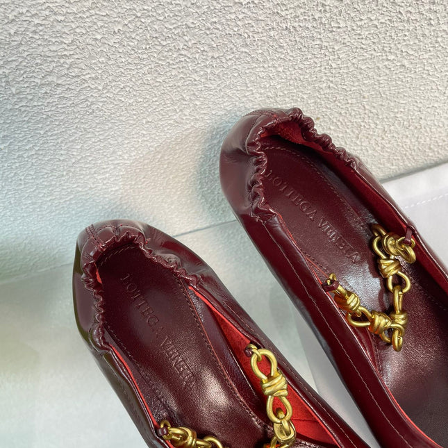 SHARP CHAIN PUMP 6 CM IN MAHOGANY RED CALFSKIN