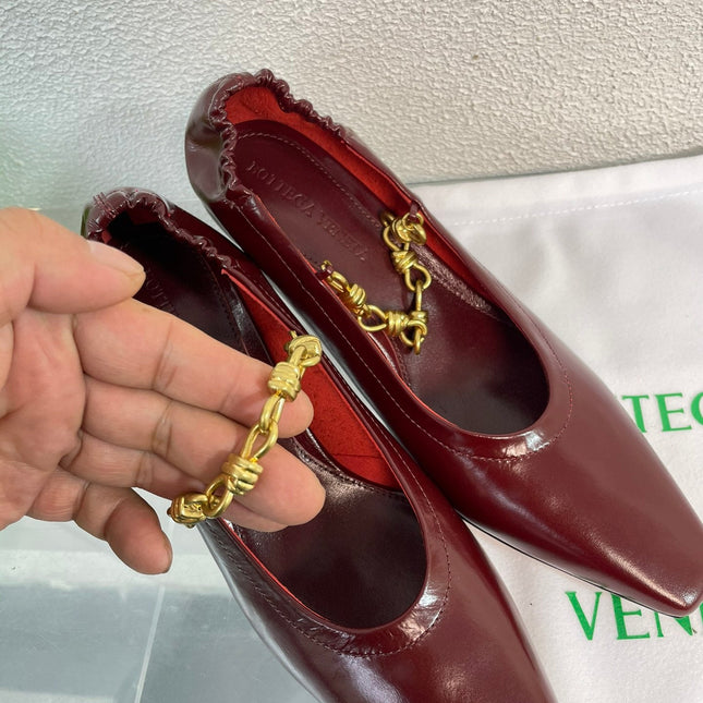 SHARP CHAIN PUMP 6 CM IN MAHOGANY RED CALFSKIN