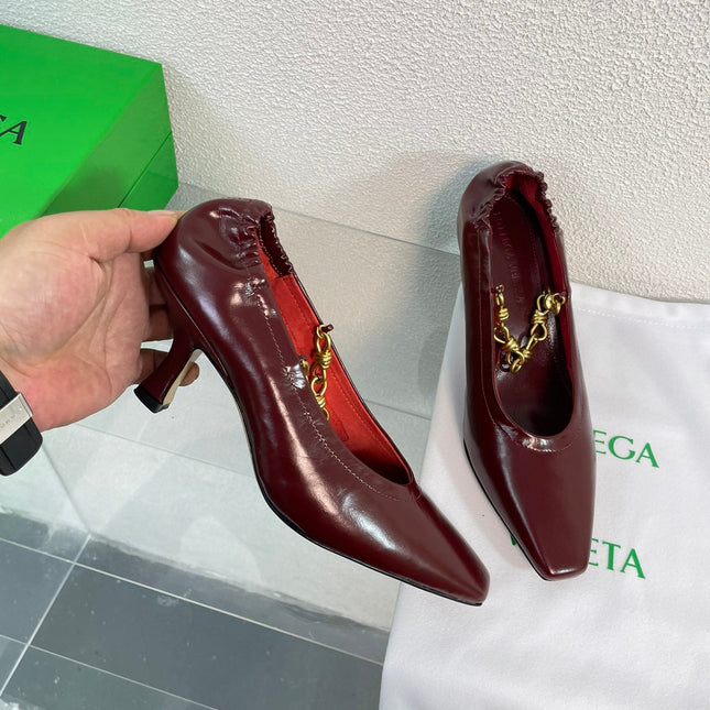 SHARP CHAIN PUMP 6 CM IN MAHOGANY RED CALFSKIN