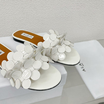 ALAIA FLAT MULE IN WHITE GLOSSY LAMBSKIN