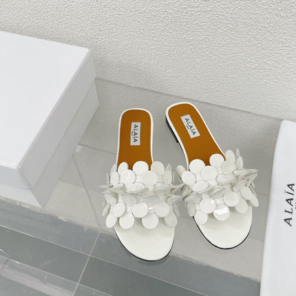 ALAIA FLAT MULE IN WHITE GLOSSY LAMBSKIN