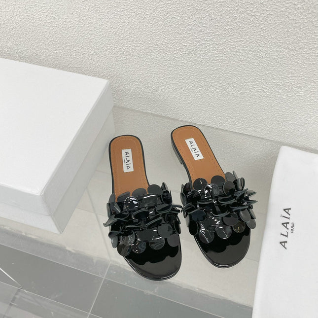 ALAIA FLAT MULE IN BLACK GLOSSY LAMBSKIN