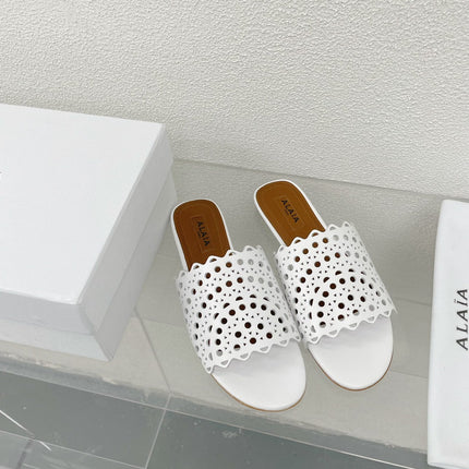 ALAIA VIENNE FLAT MULES IN WHITE LAMBSKIN