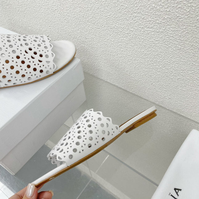 ALAIA VIENNE FLAT MULES IN WHITE LAMBSKIN