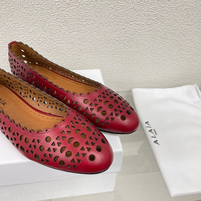ALAIA BALLET FLAT IN BURGUNDY RED MESH LAMBSKIN