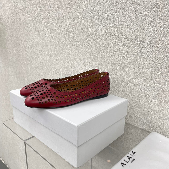 ALAIA BALLET FLAT IN BURGUNDY RED MESH LAMBSKIN