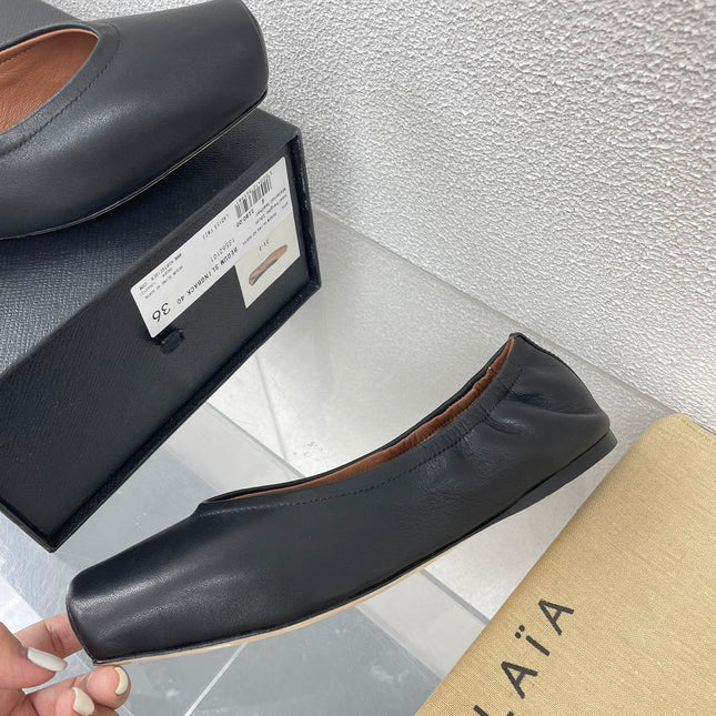 ALAIA BALLET FLATS IN BLACK CALFSKIN
