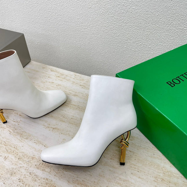 KNOT ANKLE BOOT IN WHITE CALFSKIN WITH GOLD METAL HEEL 9 CM