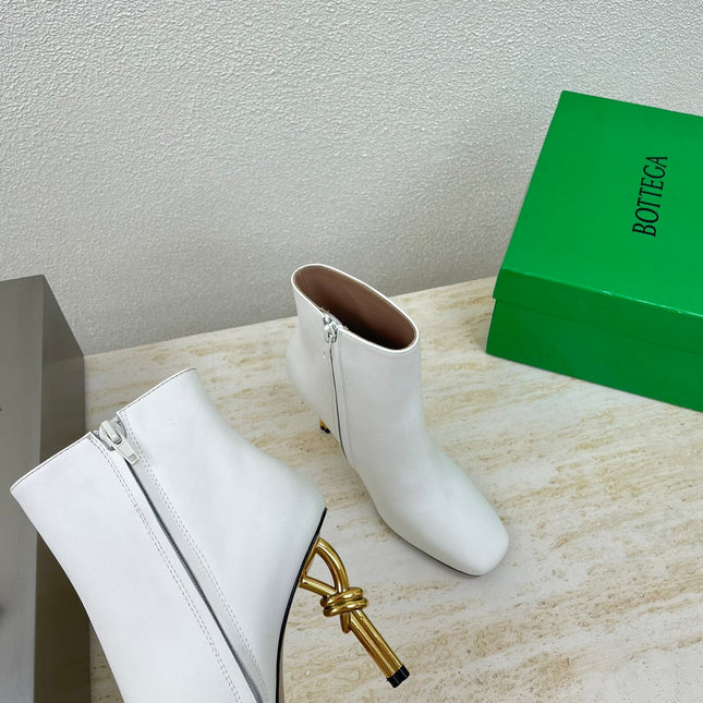 KNOT ANKLE BOOT IN WHITE CALFSKIN WITH GOLD METAL HEEL 9 CM