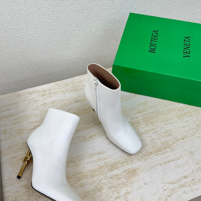 KNOT ANKLE BOOT IN WHITE CALFSKIN WITH GOLD METAL HEEL 9 CM