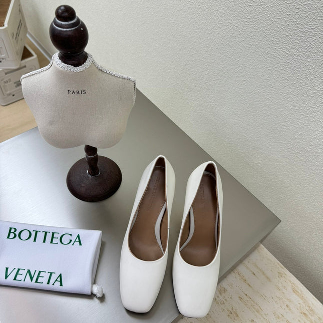 KNOT HIGH PUMP IN WHITE AND GOLD METAL HEEL 9 CM