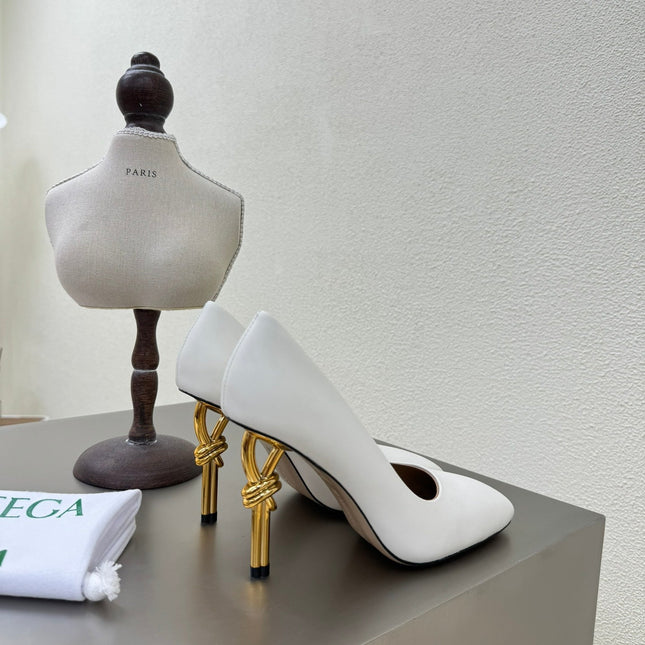 KNOT HIGH PUMP IN WHITE AND GOLD METAL HEEL 9 CM