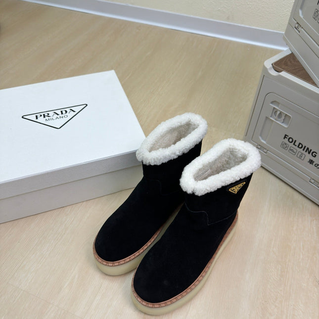 SUEDE BOOTS BLACK WITH SHEARLING LINING AND RUBBER FLATFORM SOLE