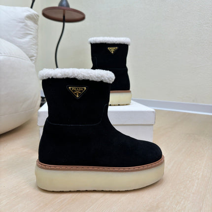 SUEDE BOOTS BLACK WITH SHEARLING LINING AND RUBBER FLATFORM SOLE
