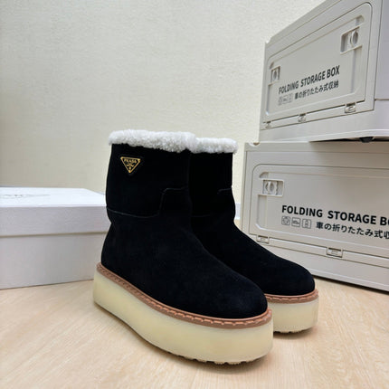 SUEDE BOOTS BLACK WITH SHEARLING LINING AND RUBBER FLATFORM SOLE
