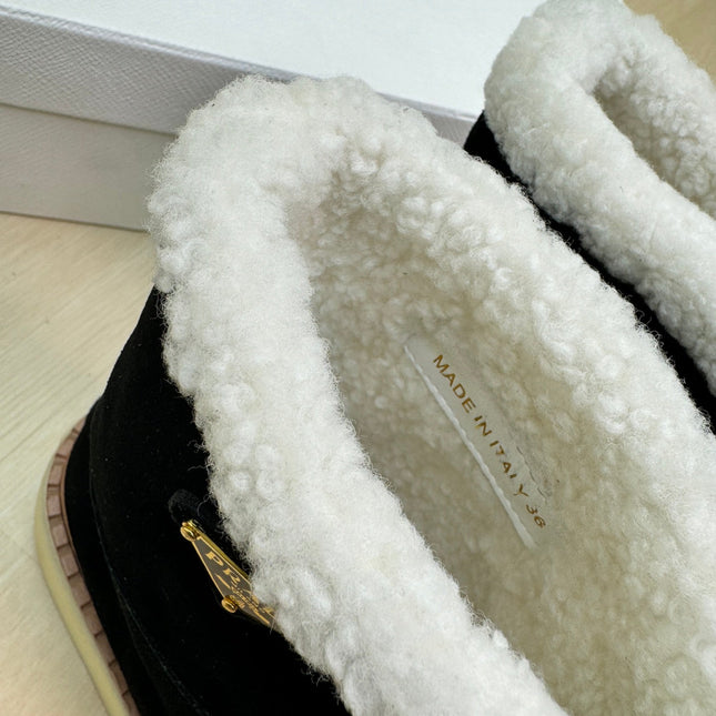 SUEDE BOOTS BLACK WITH SHEARLING LINING AND RUBBER FLATFORM SOLE