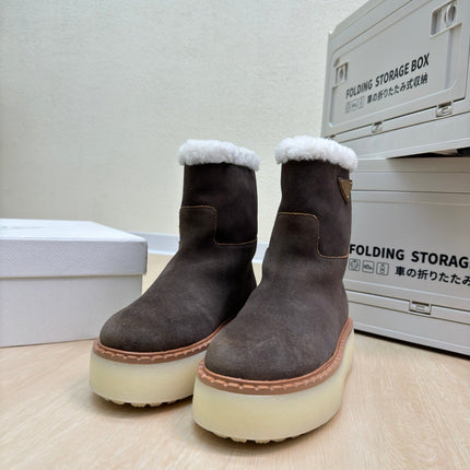 SUEDE BOOTS DARK BROWN WITH SHEARLING LINING AND RUBBER FLATFORM SOLE