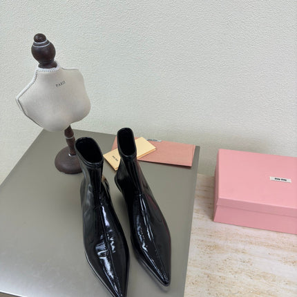 ANKLE POINTED-TOE BOOTS IN BLACK GLOSSY CALFSKIN