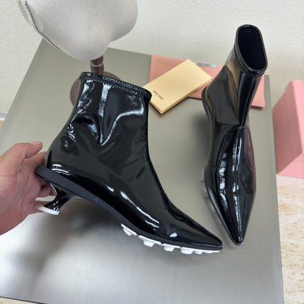 ANKLE POINTED-TOE BOOTS IN BLACK GLOSSY CALFSKIN