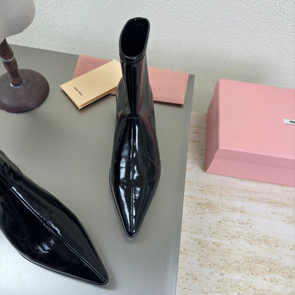 ANKLE POINTED-TOE BOOTS IN BLACK GLOSSY CALFSKIN