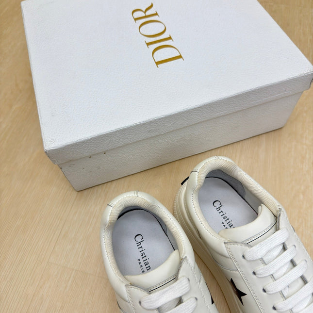 BLACK STAR PLATFORM SNEAKER IN WHITE CALFSKIN AND SUEDE