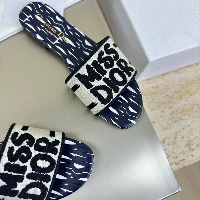 DWAY SLIDE EMBROIDERED COTTON AND NAVY BLUE MISS DIOR ALLOVER MOTIF