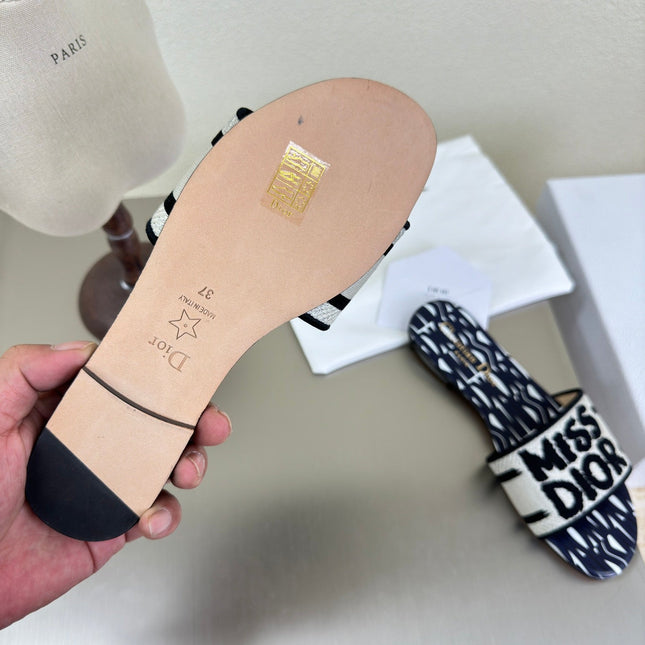 DWAY SLIDE EMBROIDERED COTTON AND NAVY BLUE MISS DIOR ALLOVER MOTIF
