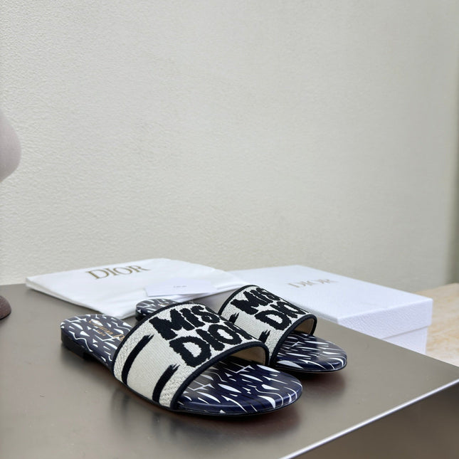DWAY SLIDE EMBROIDERED COTTON AND NAVY BLUE MISS DIOR ALLOVER MOTIF
