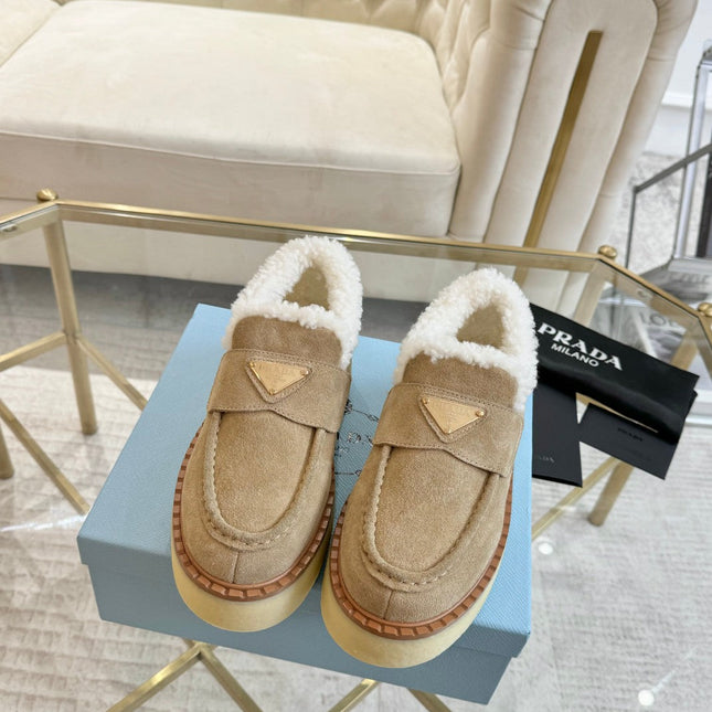 SUEDE LOAFER LIGHT FRENCH BEIGE WITH SHEARLING LINING