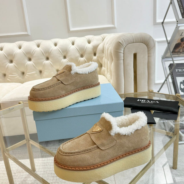 SUEDE LOAFER LIGHT FRENCH BEIGE WITH SHEARLING LINING