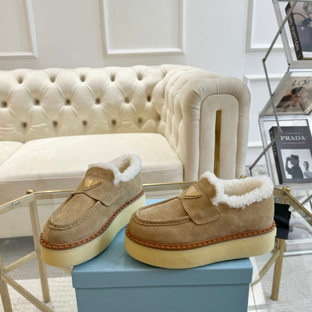 SUEDE LOAFER LIGHT FRENCH BEIGE WITH SHEARLING LINING