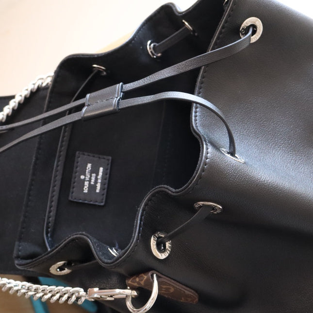 LV 25S MONTSOURIS VIBE 35 IN BLACK LAMBSKIN SILVER HARDWRE