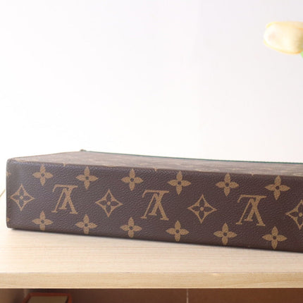 LV 25S POCHETTE VOYAGE 26 IN BORNEO GREEN MONOGRAM MACASSAR COATED CANVAS