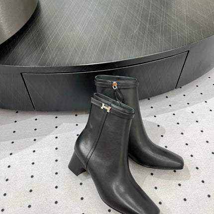 HOMMAGE ANKLE BOOT 5 CM IN BLACK CALFSKIN
