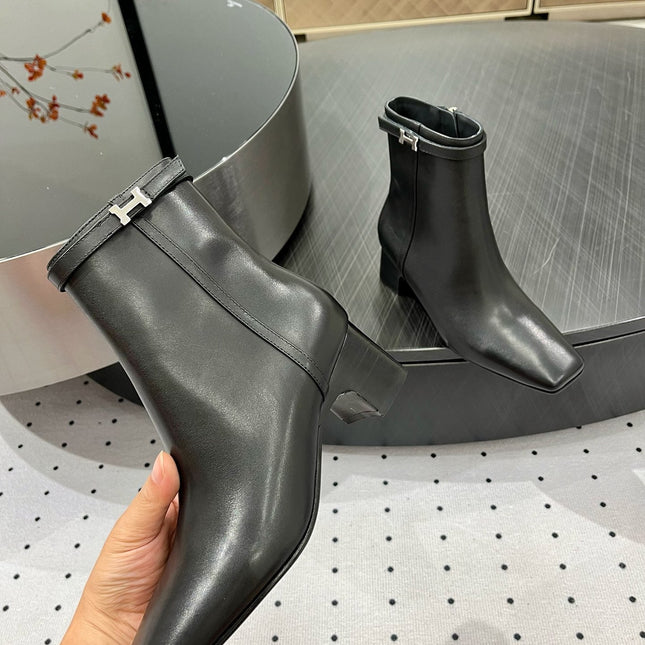 HOMMAGE ANKLE BOOT 5 CM IN BLACK CALFSKIN