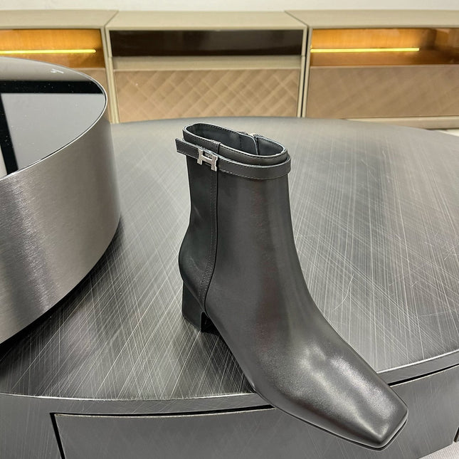 HOMMAGE ANKLE BOOT 5 CM IN BLACK CALFSKIN