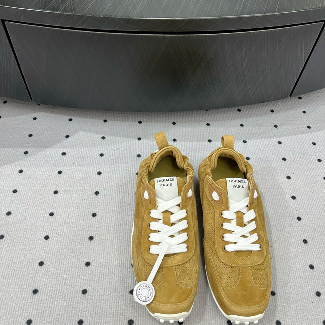 TRAIL SNEAKER IN DIJON YELLOW SUEDE