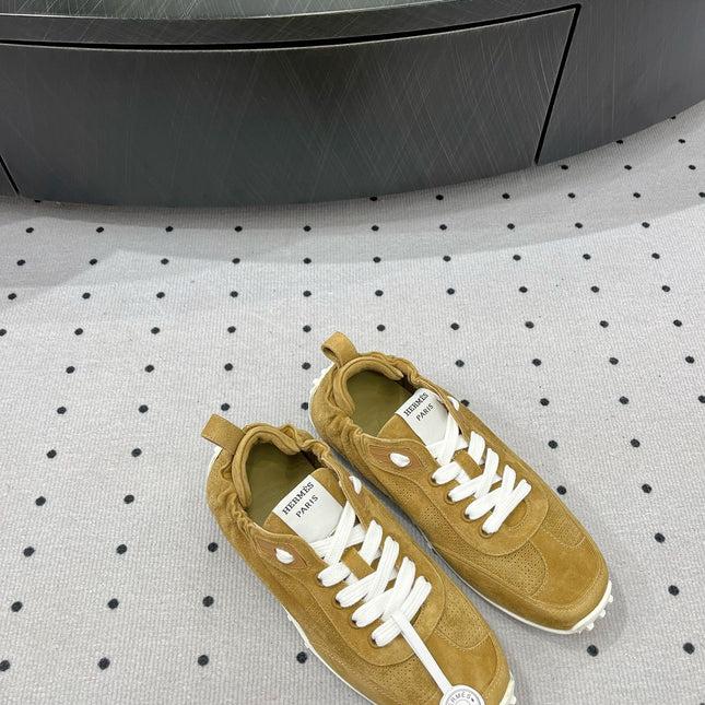 TRAIL SNEAKER IN DIJON YELLOW SUEDE