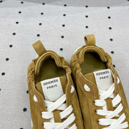 TRAIL SNEAKER IN DIJON YELLOW SUEDE