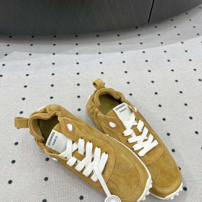 TRAIL SNEAKER IN DIJON YELLOW SUEDE