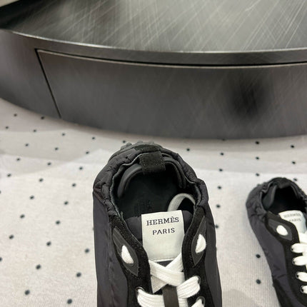 TRAIL SNEAKER IN BLACK SUEDE