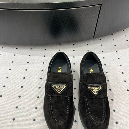 TRIANGLE LOGO LOAFER IN BLACK SUEDE