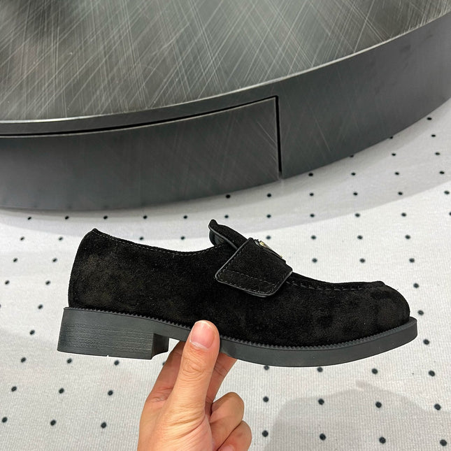 TRIANGLE LOGO LOAFER IN BLACK SUEDE